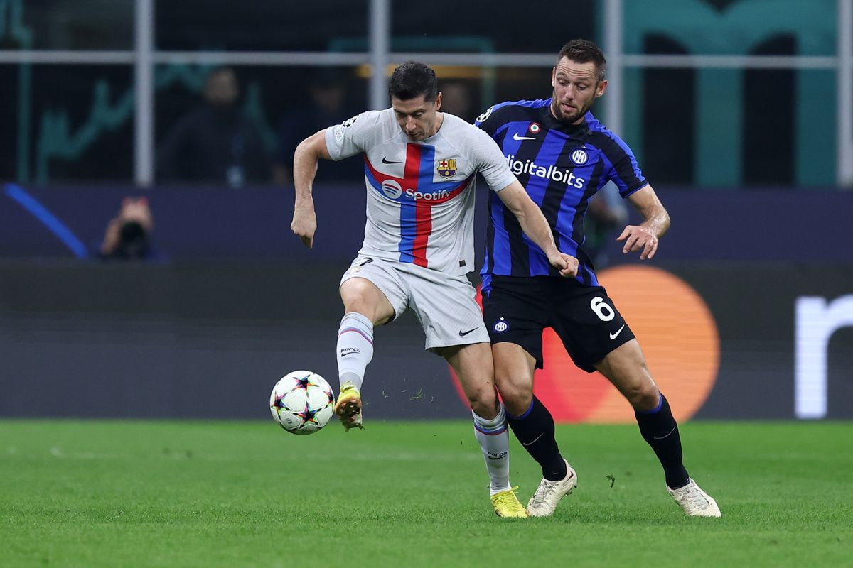 Các cầu thủ Inter Milan tập luyện chuẩn bị cho trận đấu quan trọng gặp Barcelona tại Champions League