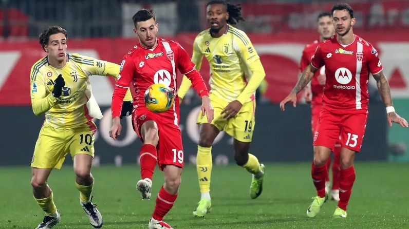 Các cầu thủ Juventus tập luyện với quyết tâm cao trước trận đấu gặp Monza