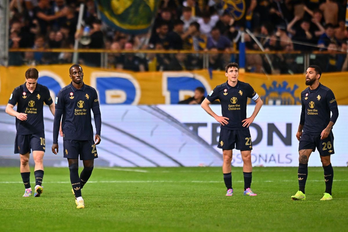 Hậu vệ Juventus thất vọng sau trận thua 0-1 trước Parma tại Serie A