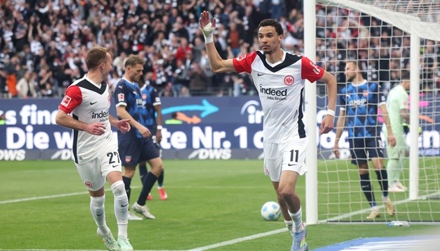 Hugo Ekitike trong màu áo Eintracht Frankfurt - mục tiêu tiền đạo tiềm năng của Liverpool