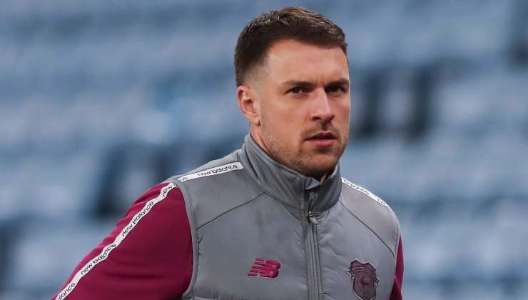 Aaron Ramsey vẫn đang miệt mài thi đấu trên sân cỏ.