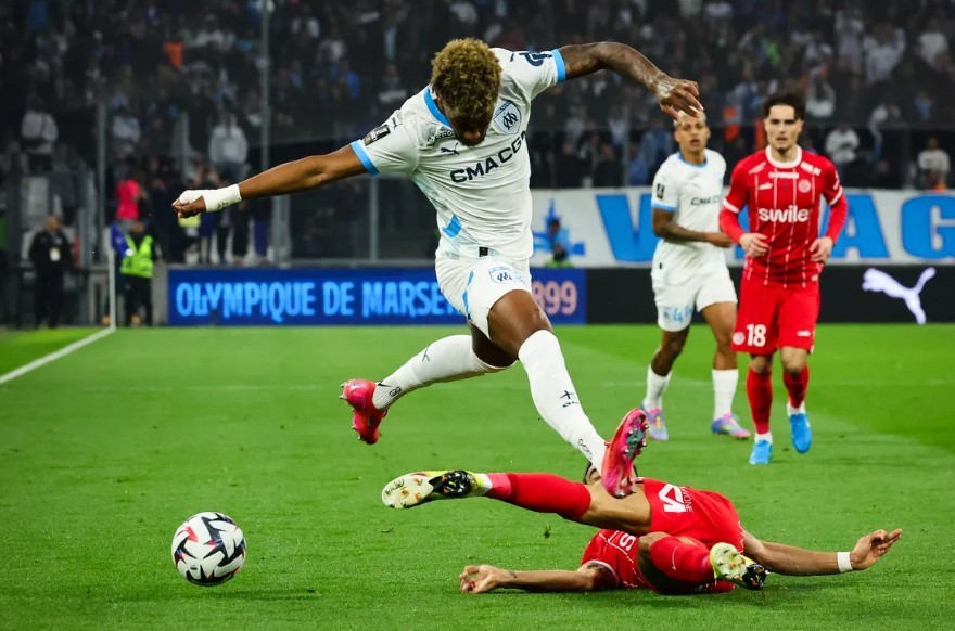 Bayern Munich từng quan tâm đến Luis Henrique nhưng HLV Vincent Kompany đã quyết định rút lui trong thương vụ này.