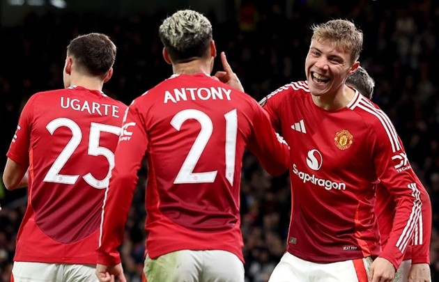 Cả Antony và Rasmus Hojlund đều có tương lai mờ mịt tại Old Trafford.