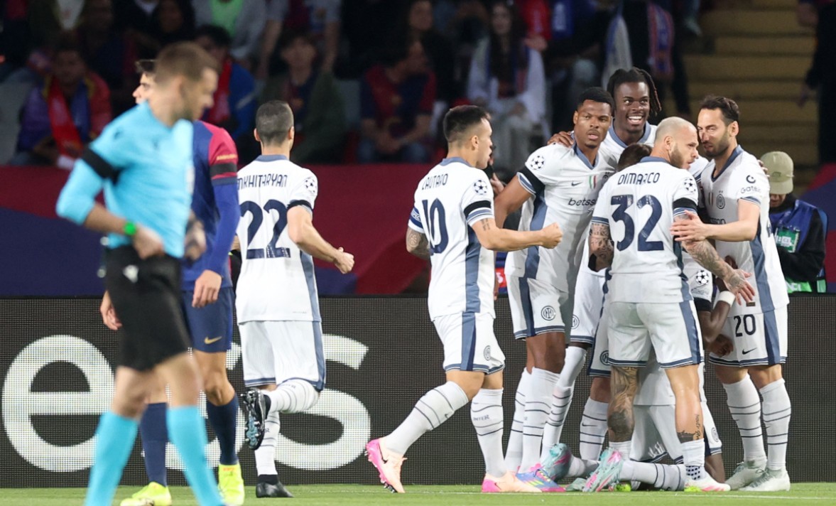 Denzel Dumfries bày tỏ sự phấn khích sau trận hòa kịch tính trước Barcelona tại Champions League, khẳng định tinh thần chiến đấu của toàn đội.