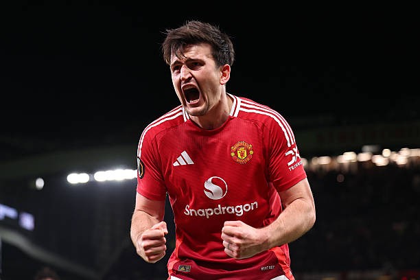 Harry Maguire trong màu áo Man United, có thể là chìa khóa để chiêu mộ Huijsen.
