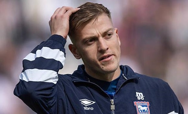 Hậu vệ Milos Kerkez lọt vào tầm ngắm của Man City và Liverpool.