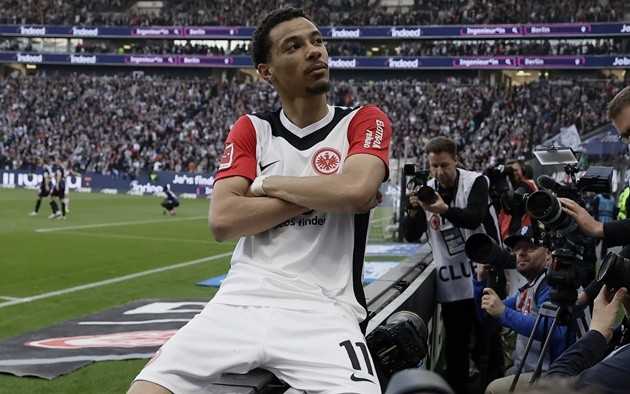 Hugo Ekitike trong màu áo Frankfurt, mục tiêu chuyển nhượng tiềm năng của Liverpool