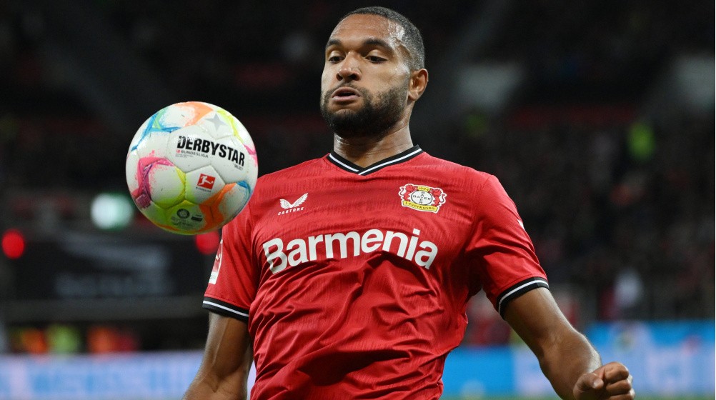 Jonathan Tah, trung vệ thép của Bayer Leverkusen, nổi bật với khả năng phòng ngự chắc chắn.
