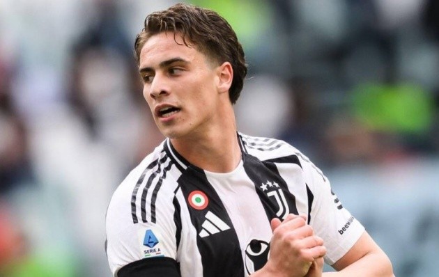 Kenan Yildiz phô diễn kỹ thuật cá nhân trong trận đấu cho Juventus.