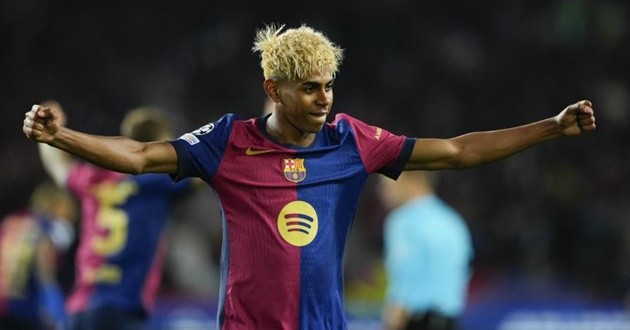 Lamine Yamal đi bóng lắt léo, ghi bàn rút ngắn tỷ số cho Barcelona trước Inter Milan.