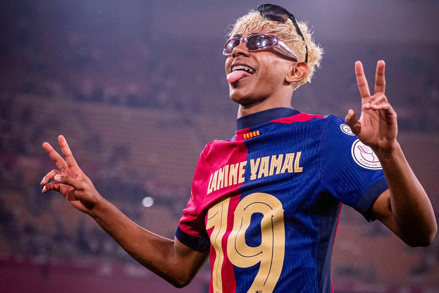 Lamine Yamal trong màu áo Barcelona, thể hiện sự tự tin và kỹ năng điêu luyện.