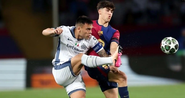 Martinez dính chấn thương.