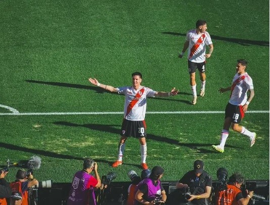 Mastantuono mơ ước chơi cho Real Madrid, chờ đợi lời mời chính thức.