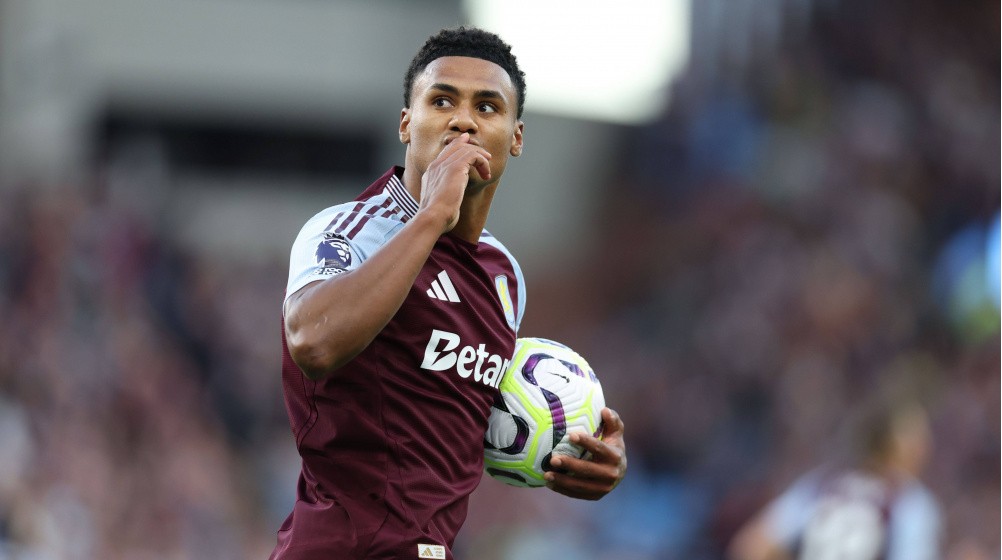 Ollie Watkins được Liverpool săn đón.