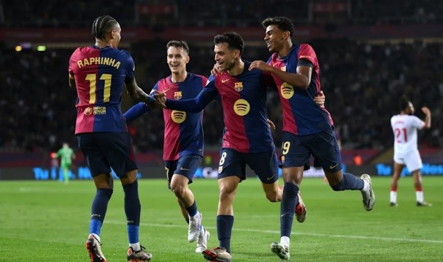 Pedri tỏa sáng trong màu áo Barcelona.