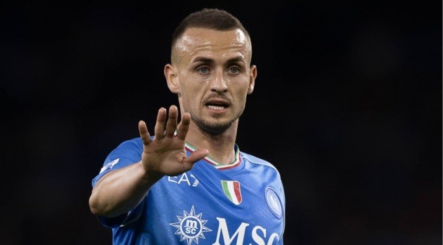 Stanislav Lobotka rơi vào tầm ngắm MU.