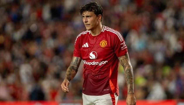 Victor Lindelof trong màu áo Manchester United, đối mặt với tương lai không chắc chắn.