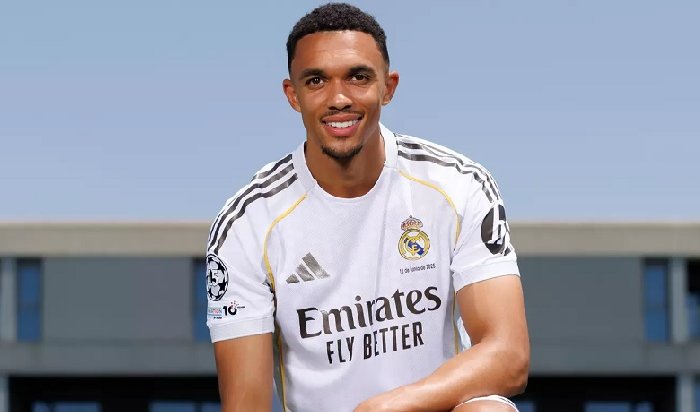 alexander-arnold-co-the-da-chinh-tran-gap-al-hilal_1750119318.jpg