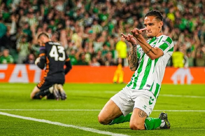 antony-lap-sieu-pham-betis-rong-duong-vao-chung-ket-cup-c3_1746143849.jpg