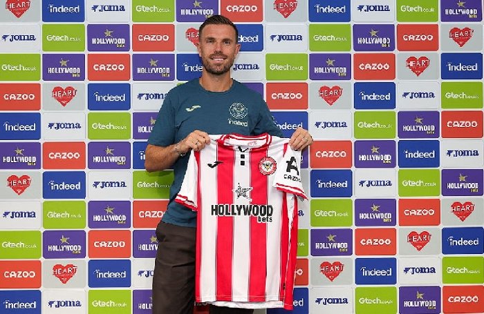 henderson-tai-xuat-ngoai-hang-anh-trong-mau-ao-brentford_1752585380.jpg