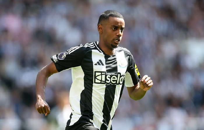isak-noi-loan-quyet-dut-ao-sang-liverpool_1753846618.jpg