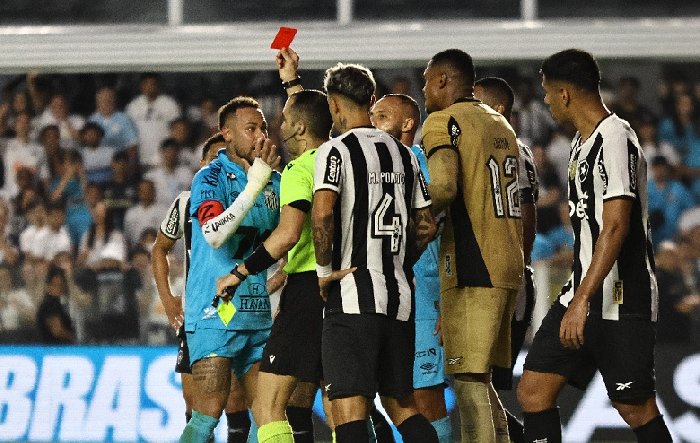 neymar-bi-duoi-trong-ngay-santos-thua-dau-botafogo_1748823639.jpg