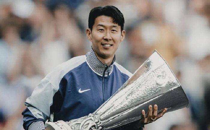 son-heung-min-sap-khoac-ao-fenerbahce_1749961166.jpg